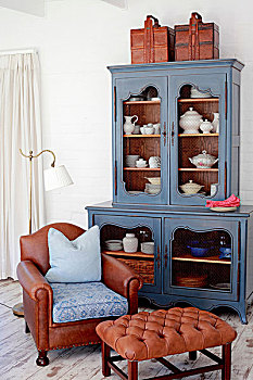 旧式,瓷器,蓝色,柜橱,褐色,皮制扶手椅,沙发,脚凳