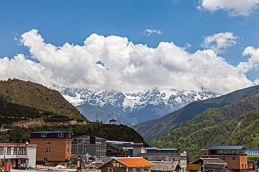 康定雪山