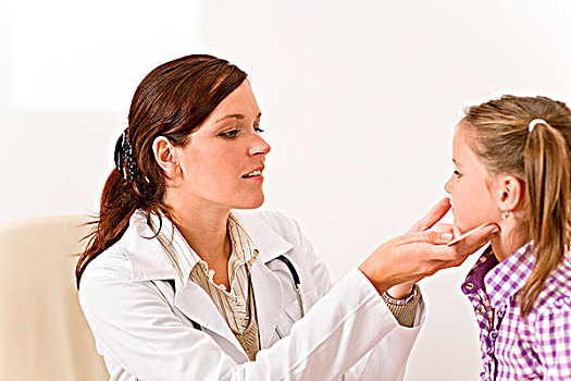 女医生,检查,孩子,嗓子痛,外科手术