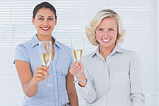 魅力,职业女性,喝,香槟,办公室