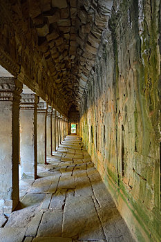柬埔寨吴哥古城塔普伦寺回廊和壁画