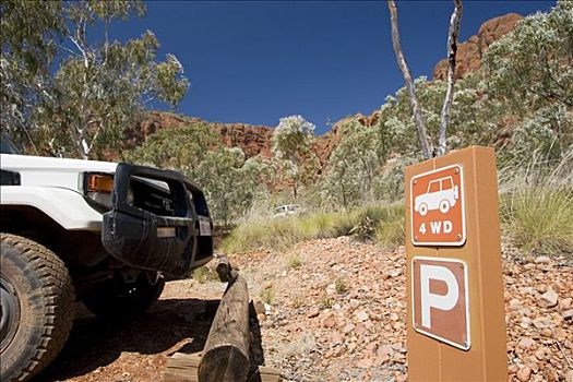 四驱车,停放,标识,波奴鲁鲁国家公园,金伯利,西澳大利亚,澳大利亚