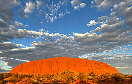 乌卢鲁巨石,石头,日出,乌卢鲁卡塔曲塔国家公园,北领地州,澳大利亚