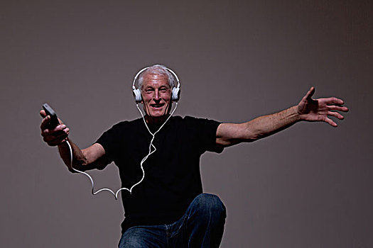 头像,老人,跳舞,mp3播放器,耳机