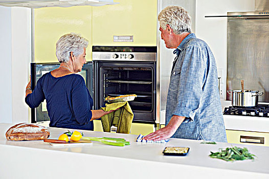 老年,夫妻,烘制,食物,烤炉