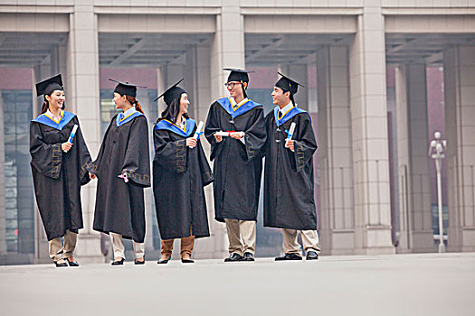 五个,毕业,学生,站立,交谈,证书