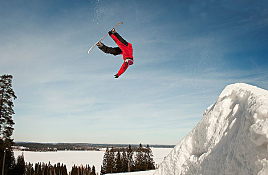 中年,男人,滑雪板玩家,倒立,半空,跳跃
