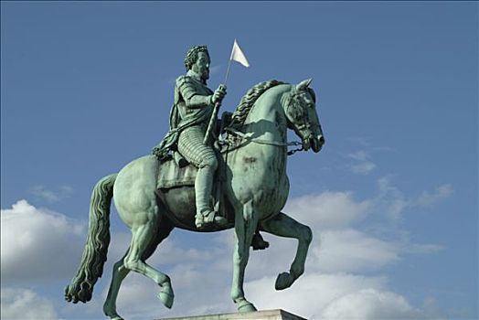 法国,巴黎,骑马雕像,旗帜
