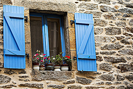 特写,涂绘,蓝色,百叶窗,窗框,石头,建筑,花,罐,窗台,布雷斯特,布列塔尼半岛,法国
