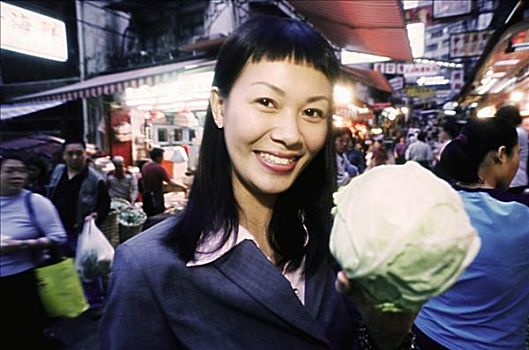香港,年轻,中国人,职业女性,拿着,卷心菜,拥挤,市场