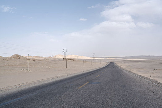 中国海西州荒漠公路