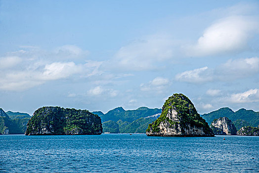 越南广宁鸿基市下龙湾海上石林