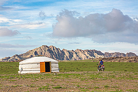 游牧民族,摩托车,蒙古,蒙古包,中间,戈壁,省