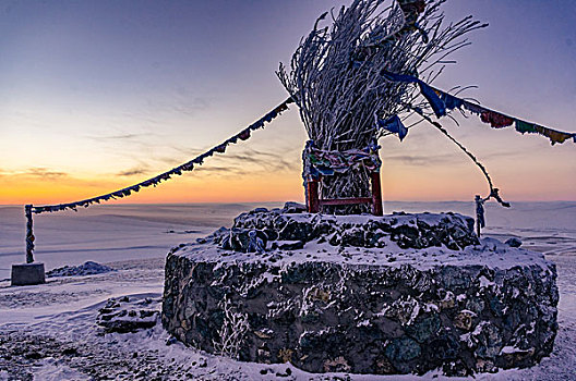 呼伦贝尔,冬天的草原,陈巴尔虎旗,金帐汗附近,敖包
