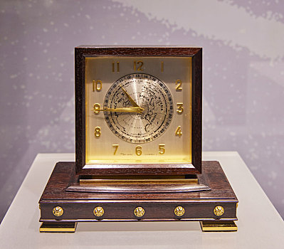 辽宁省大连博物馆馆藏文物,瑞士20世纪木座世界钟