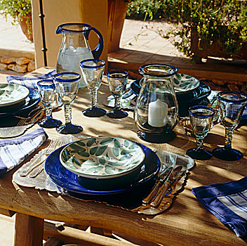 梯田,木桌子,午餐,蓝色,白色,瓷器,玻璃器皿