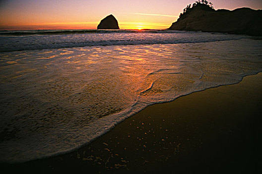 日落,上方,干草堆,石头,俄勒冈海岸,美国