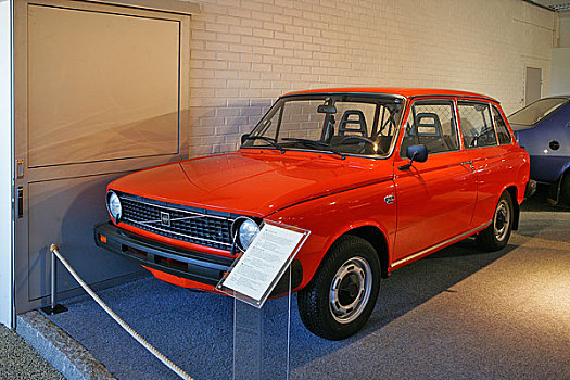 沃尔沃公司陈列室,1976年产的66型轿车