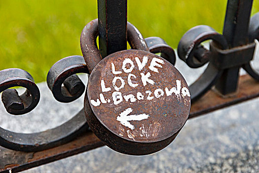 华沙老城的爱情锁