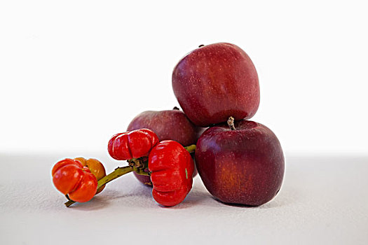 特写,红苹果,樱桃,白色背景