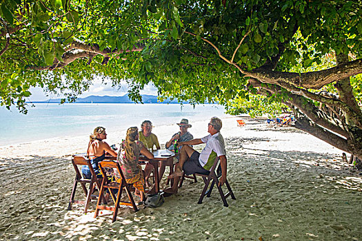 朋友,放松,餐桌,海滩,苏梅岛,泰国,亚洲