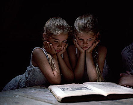 两个女孩,读,书本,童话