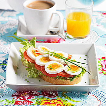 蛋,西红柿,面包,早餐