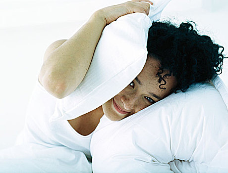 女人,床上,遮盖,头部,枕头