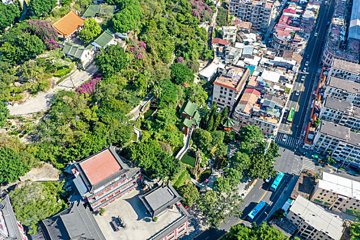 航拍福建厦门鸿山公园与鸿山寺