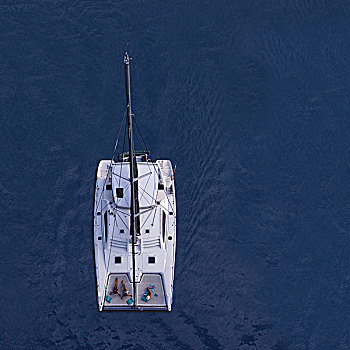 航拍,双体船,三个女人,日光浴,伯利兹