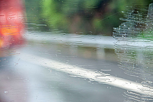 重庆至长沙在雨中G71高速公路