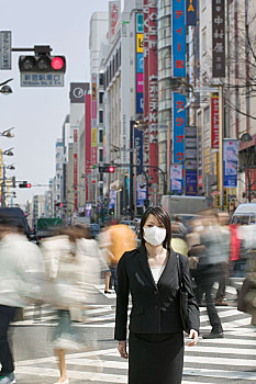 职业女性,站立,靠近,人行横道,热闹街道,穿,东京,日本