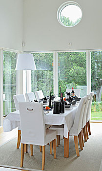 白色,软垫,椅子,喜庆,餐桌,正面,玻璃,墙壁