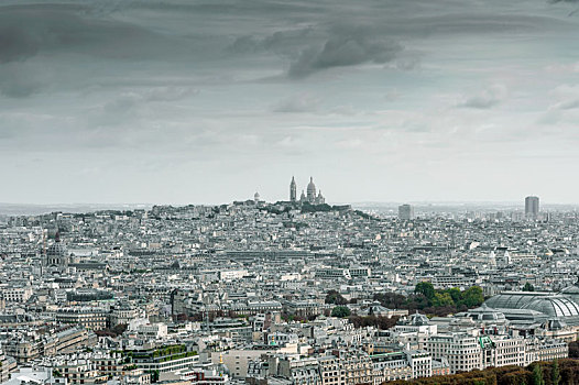 远眺巴黎的蒙马特高地