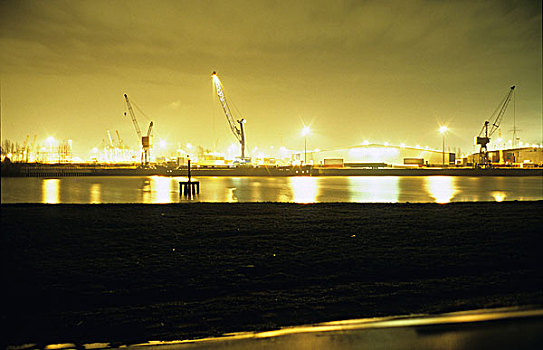 产业,港口