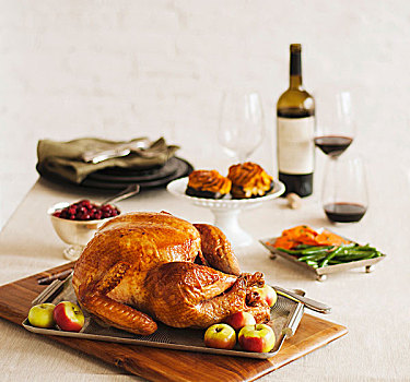感恩节,火鸡,大浅盘,苹果,配菜,葡萄酒,桌子,背景