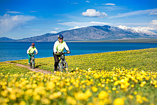 新疆,野花,骑行,湖泊