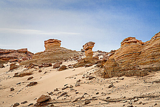 新疆,罗布泊,雅丹地貌,沙漠,沙岩,蓝天,白云