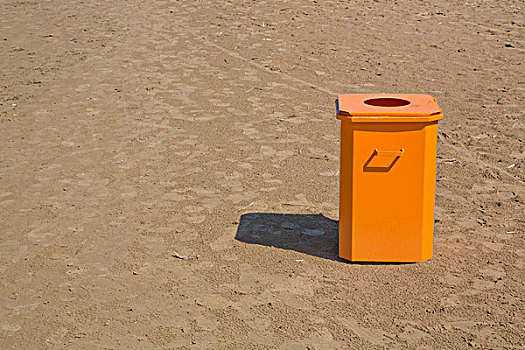 橙色,垃圾箱,站立,海滩
