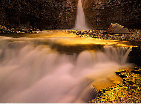 帐蓬,靠近,瀑布,月牙状,艾伯塔省,加拿大