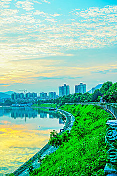 岸边,河流,河堤,绿草,江景,日出,高楼,建筑群