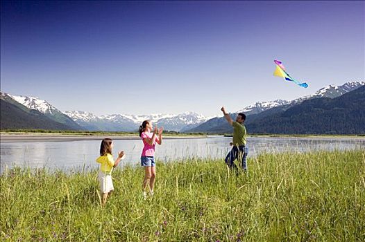 家庭,飞,风筝,河,特纳甘湾,楚加奇州立公园,阿拉斯加,夏天