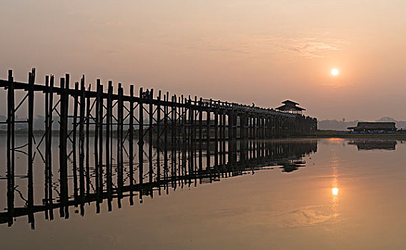 日出,上方,乌本桥,穿过,陶塔曼湖,柚木,步行桥,世界,阿马拉布拉,靠近,曼德勒,缅甸,亚洲