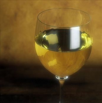 玻璃杯,夏敦埃葡萄酒,柔光