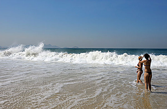 巴西,里约热内卢,科巴卡巴纳海滩,女孩,海滩,海浪