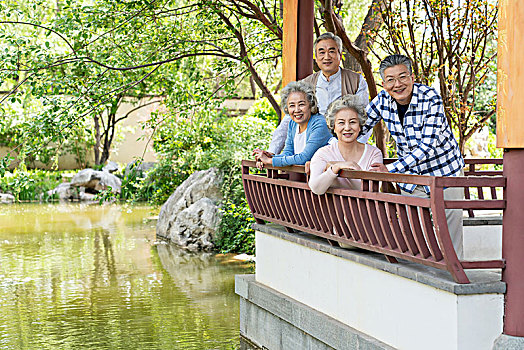 老年夫妻旅游