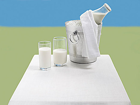 牛奶杯,奶瓶,冰桶