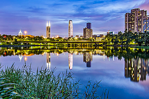 深圳洪湖公园城市夜景