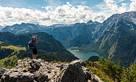男人,风景,上方,右边,瓦茨曼山,国家公园,贝希特斯加登地区,巴伐利亚,德国,欧洲