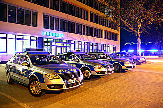警察,汽车,驾驶,巡逻,停放,正面,现代,车站,盖尔森基兴,北莱茵威斯特伐利亚,德国,欧洲